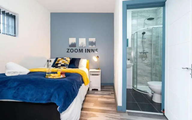 Comfy, modern studio with Netflix