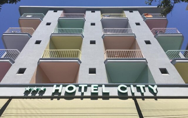 Hotel City вид на фасад