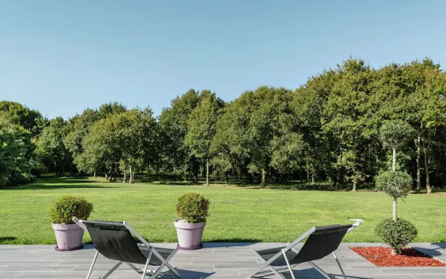 Welcoming Villa in Fouesnant With Swimming Pool