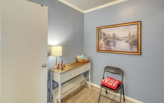 Views & Pool Access: Quaint Condo in Hot Springs!