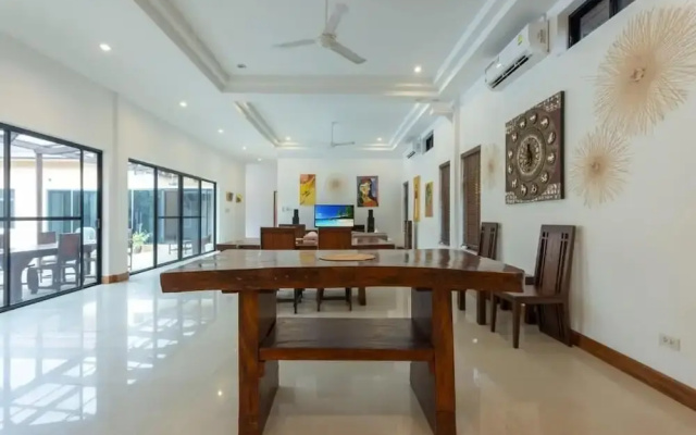 Private Villa Jacuzzi Great Area V170