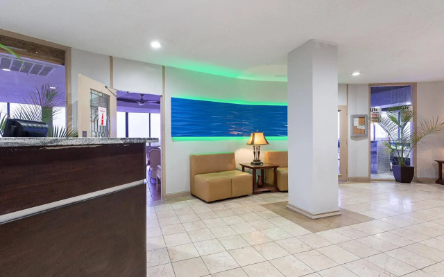 Quality Inn Pasadena - Houston East