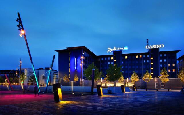 Radisson Blu Limfjord Hotel Aalborg вид на фасад