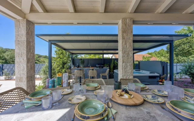 Villa Aria With Heated Pool and Whirlpool
