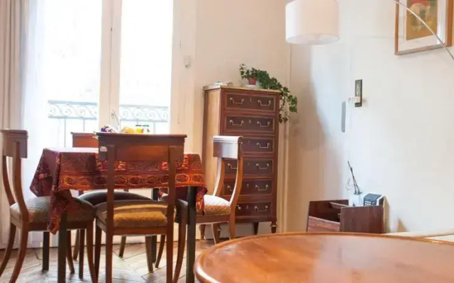 Longchamps Apartment