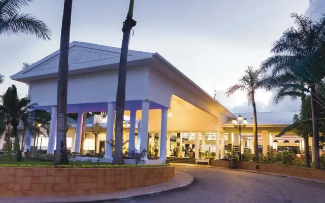 Отель RIU Negril All Inclusive вид на фасад