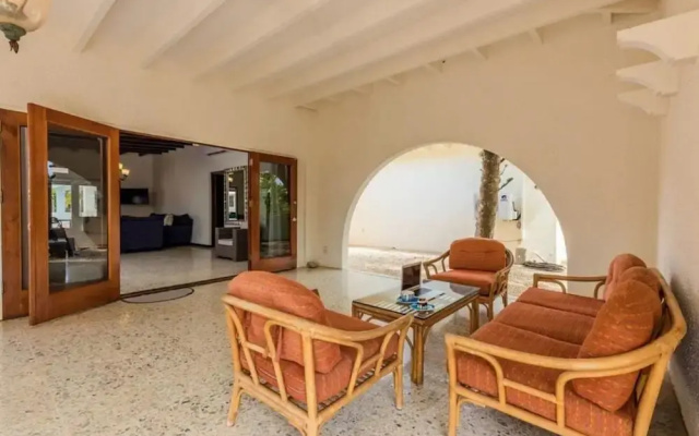 Villa Allegra Family Vacation Home w Pool BBQ