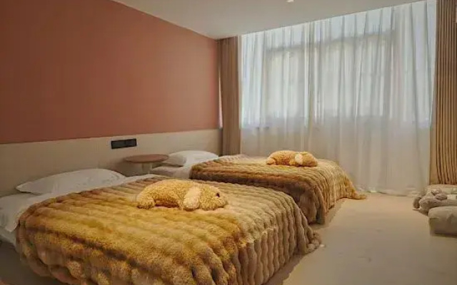 Mr. Zheng's Jingyang Hotel (Huanggang Wanda Plaza Branch)