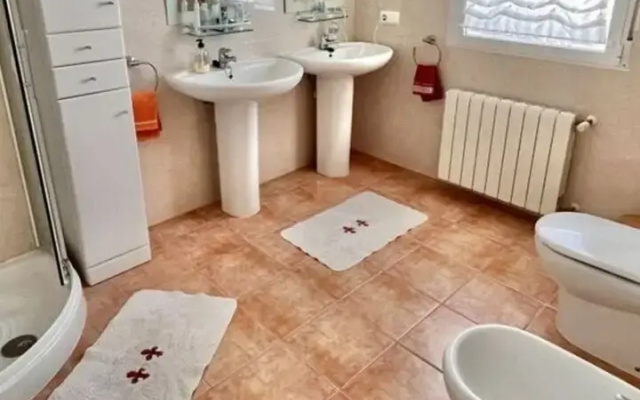 Villa Miraflores Comfortable Holiday Residence