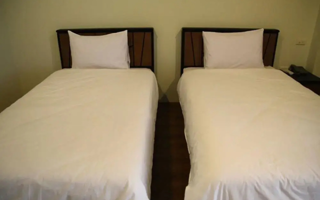 Bedroom 77