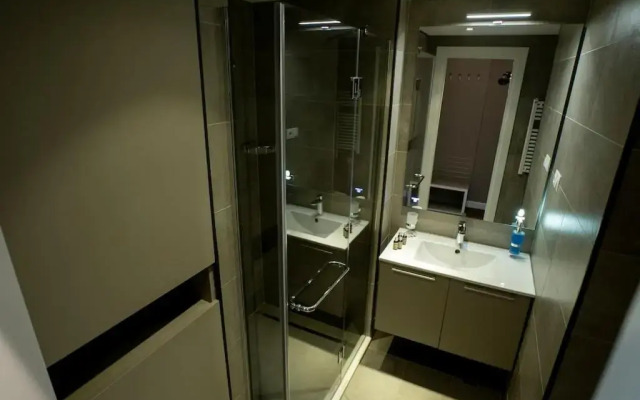 Leo Group Luxury Apartment 1828 Alliance Palace