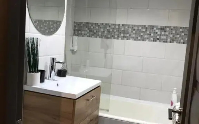 White & Silver Luxury Suite Craiova