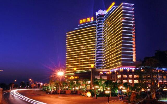 Qingyuan International Hotel вид на фасад
