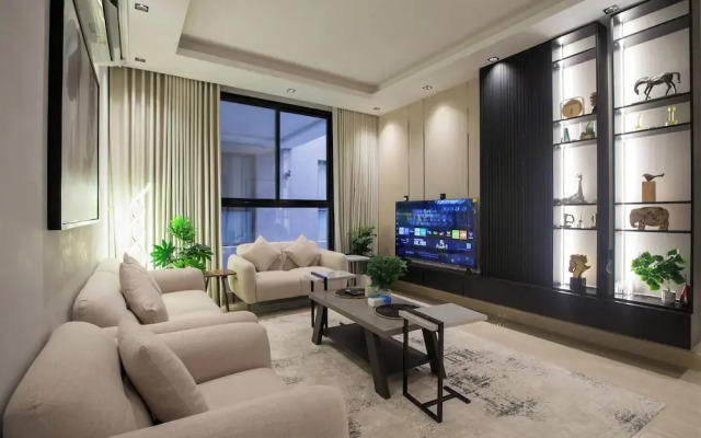 Luxurious Two Bedroom Apartment Al malqa