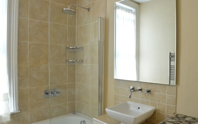 2 Bedroom Apartment In South Clapham