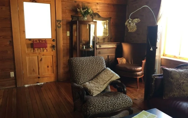 Hico's Upstairs Inn