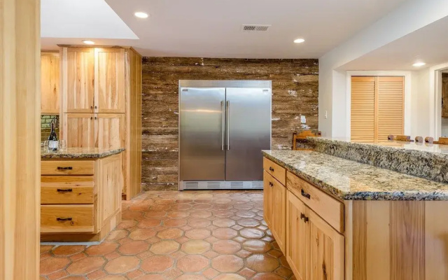 Full Circle Ranch 6 Bedroom Home