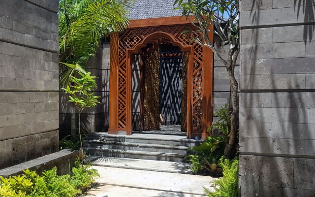 Отель Indigo Bali Seminyak Beach, an IHG Hotel - CHSE Certified Индонезия, Бали - отзывы, цены и фото номеров - забронировать отель Indigo Bali Seminyak Beach, an IHG Hotel - CHSE Certified онлайн вид на фасад