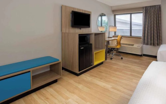 Days Inn by Wyndham Pleasant Prairie Kenosha