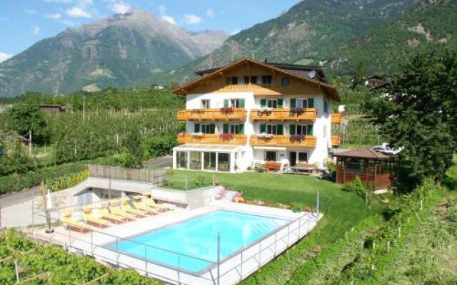 Отель Pension Alpenblick Лагундо вид на фасад