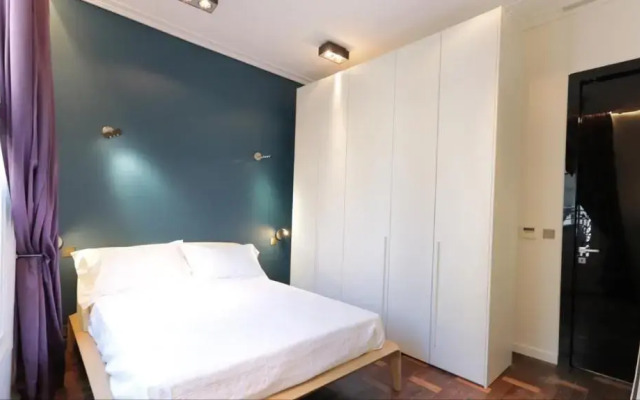 110 m2 golden square, renovated, 20metres croisette, parking private