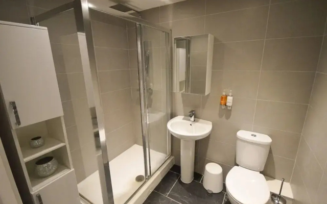 Spacious 2 Bed Flat With Parking In Bedminster