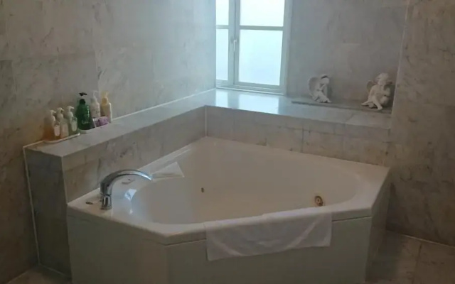 Hotel  Brugge(ホテル ブルージュ)