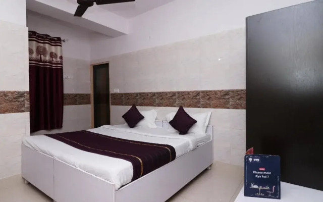 OYO 12911 New Capital Inn