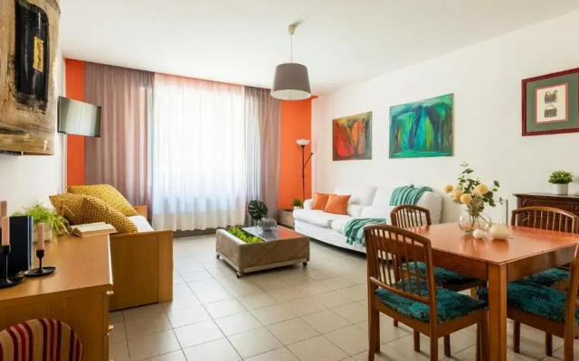 JOIVY Charming Flat Near Train Station