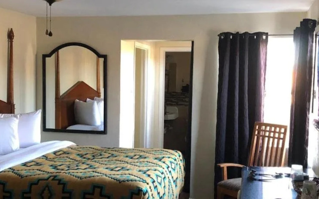 Apache Lodge