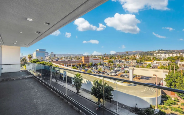 Luxury 2BR Hollywood Sign View by Oneluxstay