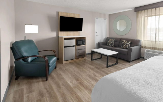 La Quinta Inn & Suites by Wyndham Mansfield OH