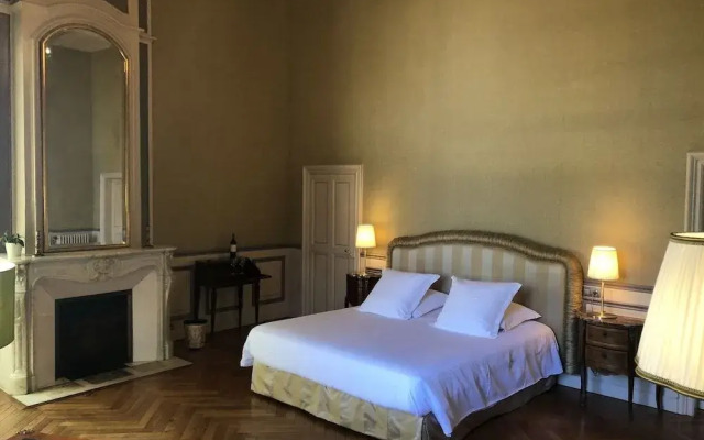 Chateau De Paraza