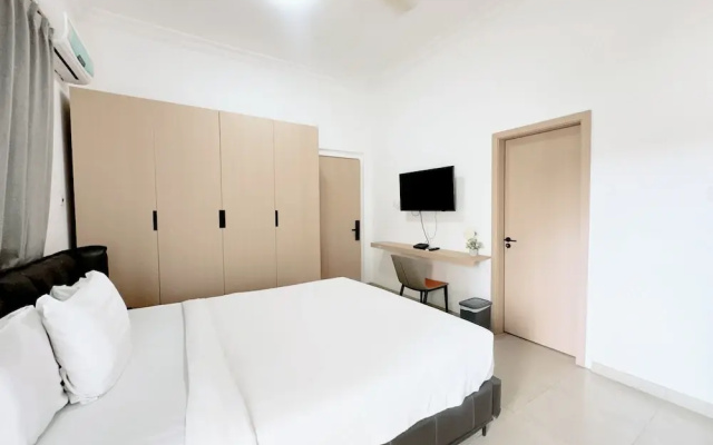 Golden Crystal Hotel
