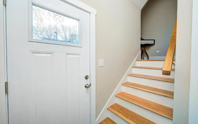 Stylish 1BR Condo 1 Mile To Downtown