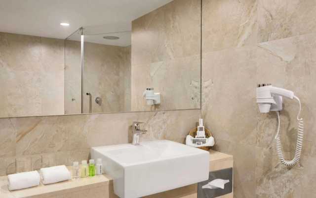 Отель Ramada by Wyndham Colombo