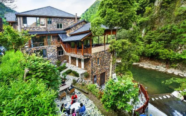 Huaqiangu Hostel