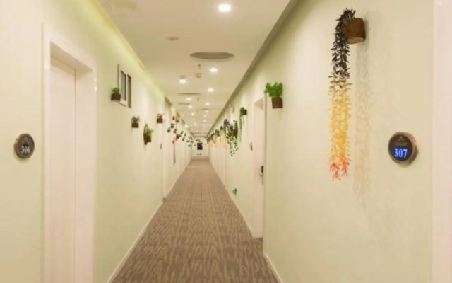 Guangzhou Huiyin Fashion Hotel (Pazhou Convention and Exhibition Xingang East Subway Station)