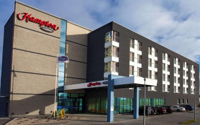Отель Hampton By Hilton Gdansk Airport Польша, Гданьск - 1 отзыв об отеле, цены и фото номеров - забронировать отель Hampton By Hilton Gdansk Airport онлайн вид на фасад