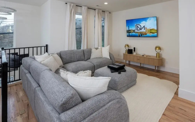 NEW Luxury Home With Rooftop Heated Pool