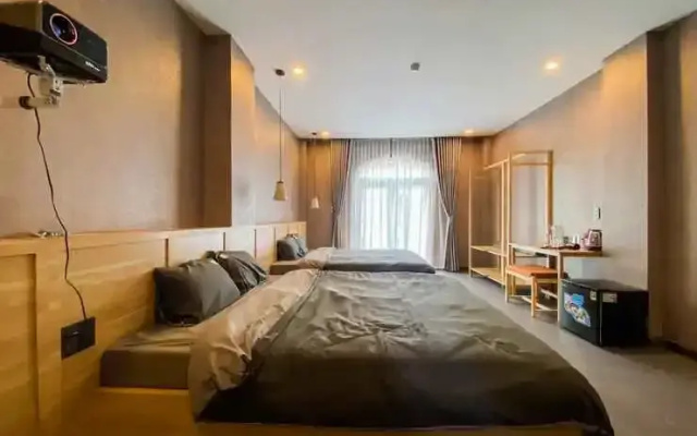 Zeus Living - The Hostel