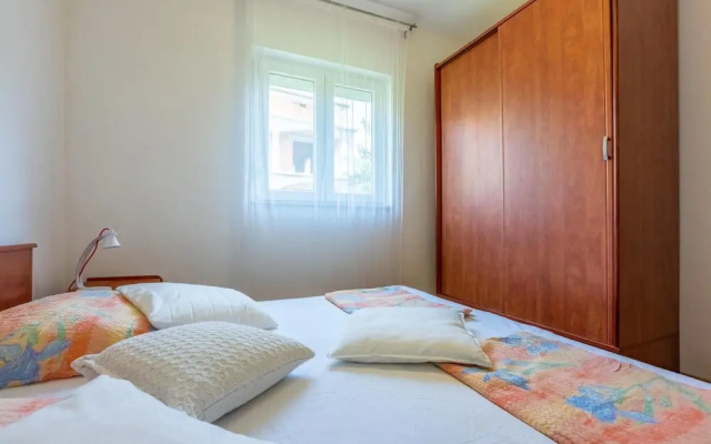 Beautiful Apartment in Dramalj With Wifi and 2 Bedrooms