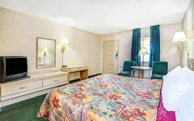 Days Inn by Wyndham ArlingtonWashington DC