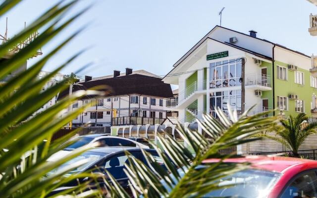 Гостиница Lemongrass Guest House в Сочи отзывы, цены и фото номеров - забронировать гостиницу Lemongrass Guest House онлайн вид на фасад