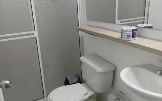 Apartamento de 3 Habitaciones con ventiladores amoblado fresco