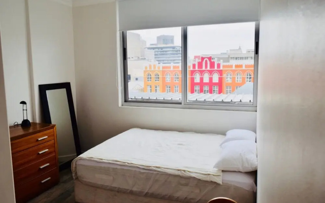 Bright 2 Bedroom Apartment in Cape Town City Centre