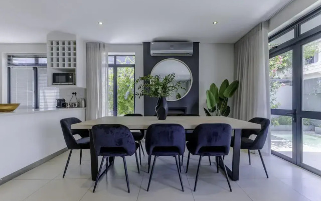 Newly Renovated 3 bed Apartment With Splashpool - 2283