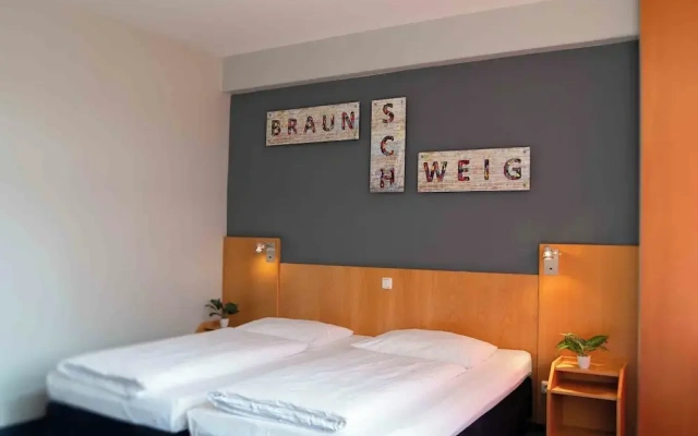Отель Plaza Inn Braunschweig City Nord