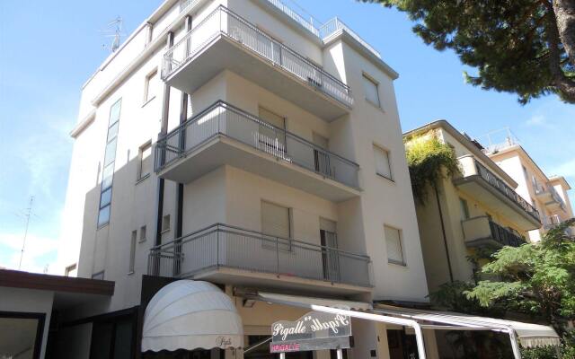 Hotel Pigalle вид на фасад