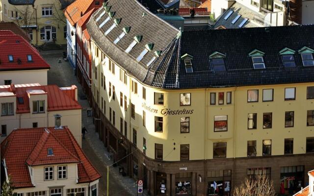 Отель Marken Guesthouse Берген вид на фасад